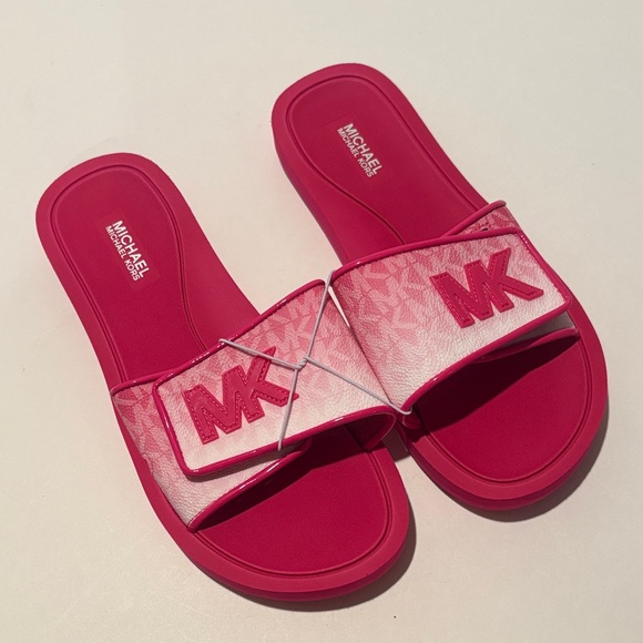 NWT Michael Kors pink slides in dragonfruit size 8 - Picture 1 of 5